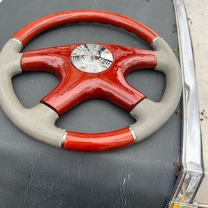 Wood grain steering wheel